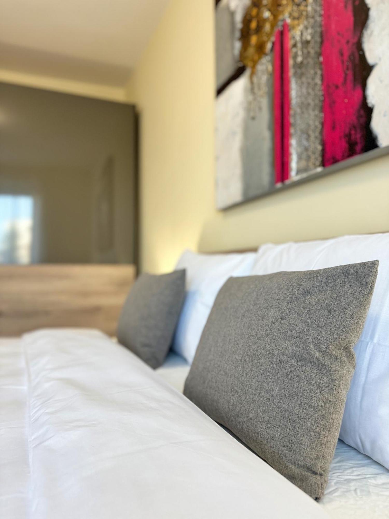 Restful Apartment For 4 Guests In Burgas Exterior photo